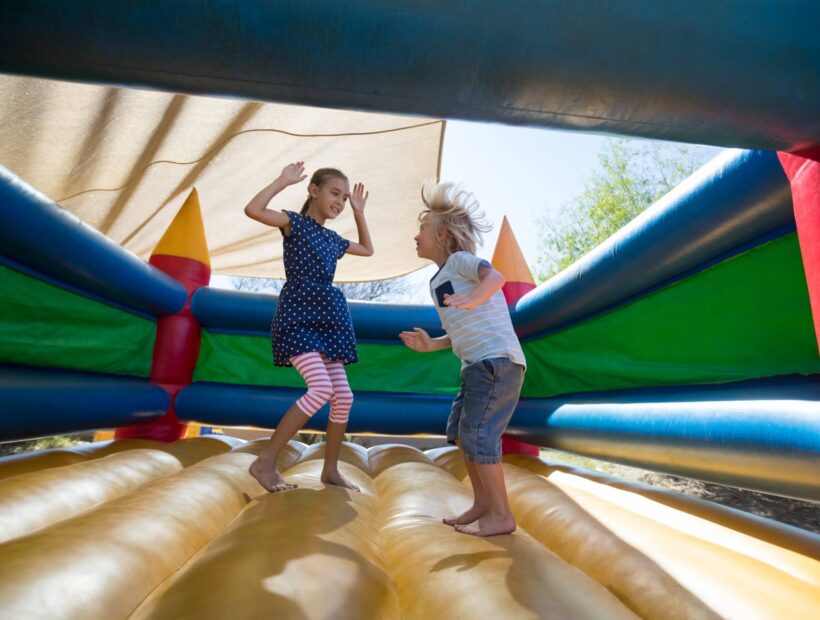 Ile kosztuje wypożyczenie dmuchańca? Przewodnik po cenach i ofertach