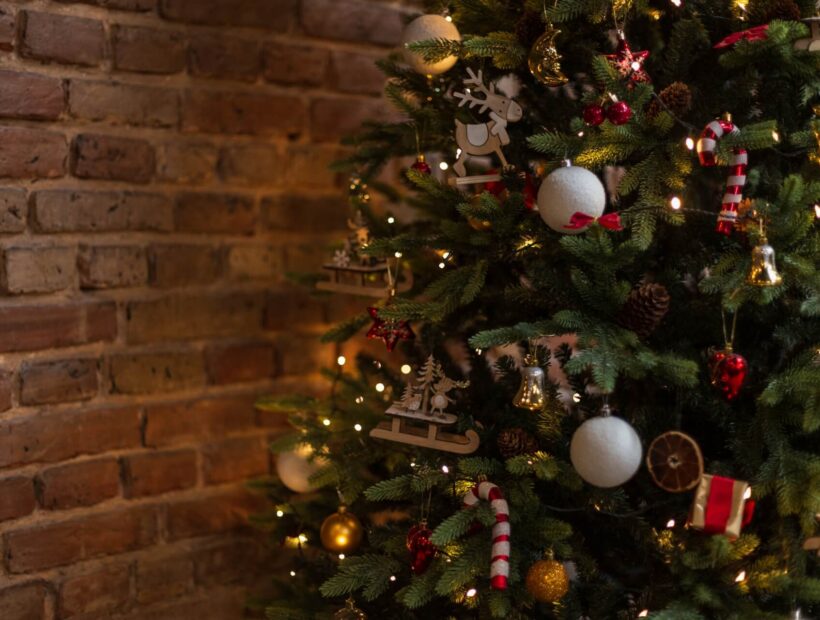 Jaką sztuczną choinkę wybrać? Praktyczny poradnik