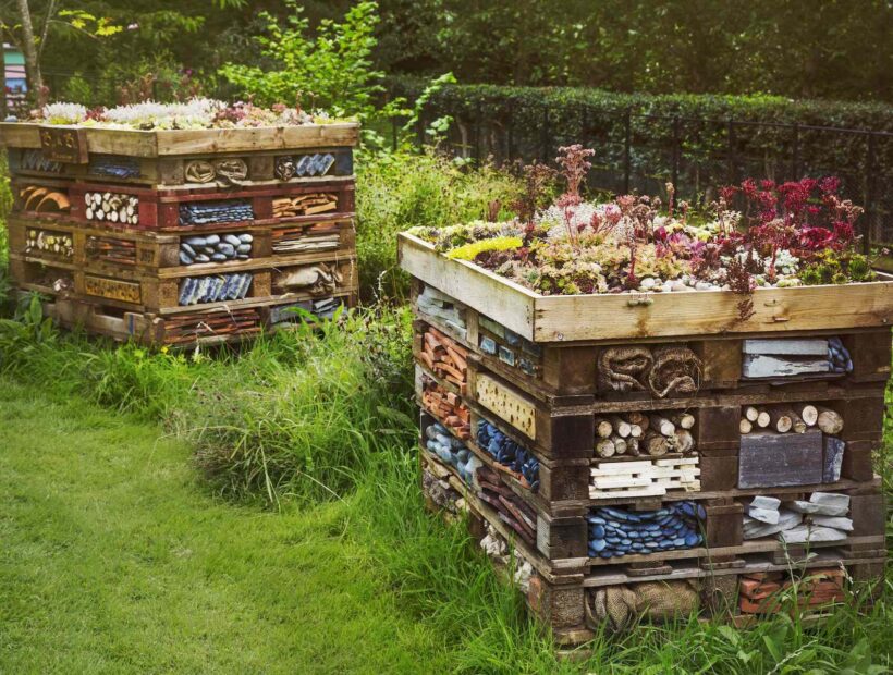 Cuda z palet do ogrodu – lista 27 kreatywnych pomysłów DIY